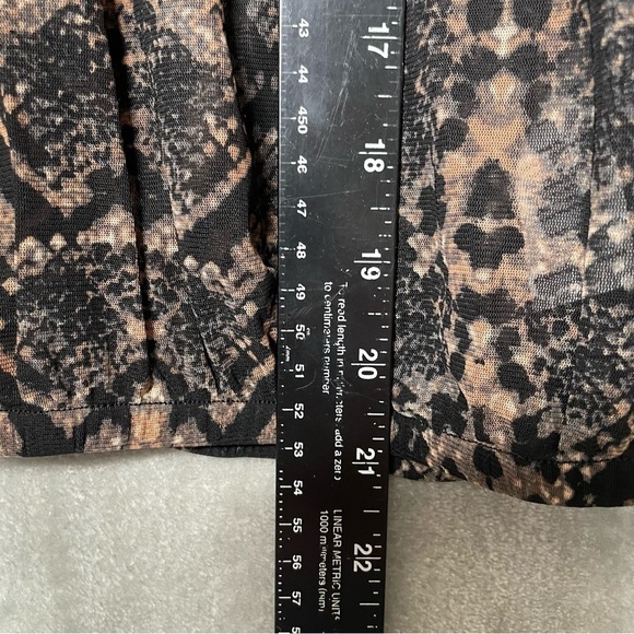 Scoop Sheer Animal Print Long Sleeve Blouse Size Small - Picture 7 of 9